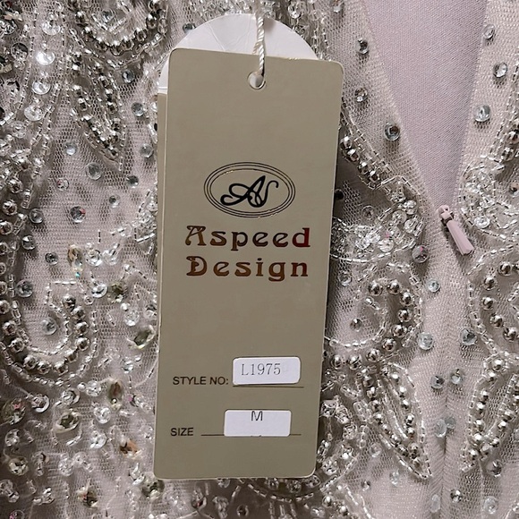 Gorgeous beaded sheath gown, silver, size 4. - Picture 6 of 6